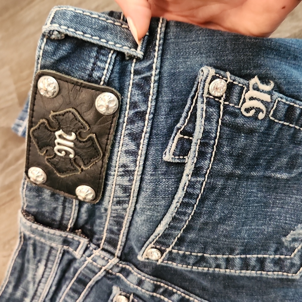 Miss Me Skinny Size 27 with Rhinestone Rivets